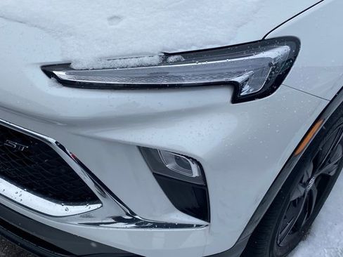 Used 2024 Buick Encore GX Sport Touring w/ Black Roof Package image 8