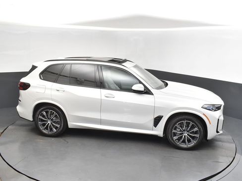 Used 2026 BMW X5 xDrive50e image 36