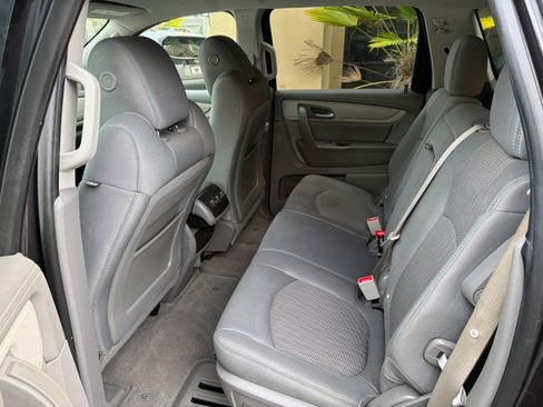 Used 2017 Chevrolet Traverse LT image 18
