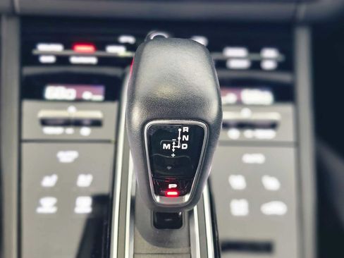 Used 2022 Porsche Cayenne Turbo AWD/4WD image 30