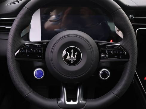 New 2024 Maserati Grecale GT image 13