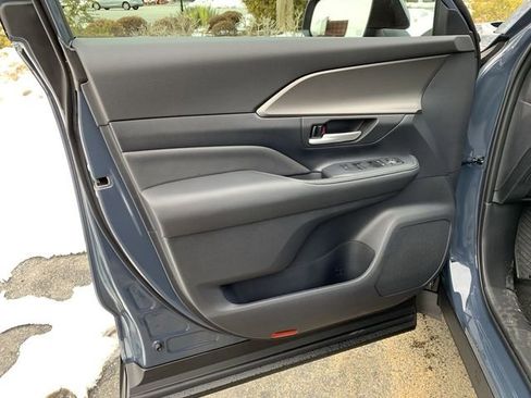 Used 2026 Toyota Grand Highlander XLE image 17