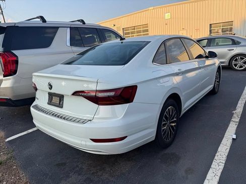 Used 2019 Volkswagen Jetta SEL w/ Cold Weather Package FWD image 5
