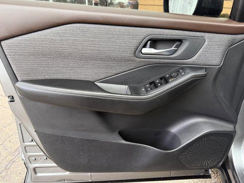 Used 2021 Nissan Rogue SV image 19