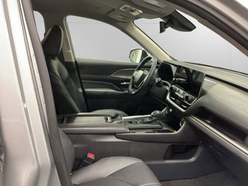 Certified 2025 Toyota Grand Highlander AWD image 15