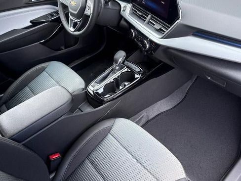 New 2026 Chevrolet Trax LT w/ LT Convenience Package FWD image 16