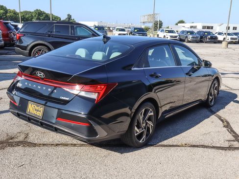 Used 2024 Hyundai Elantra Limited FWD image 4