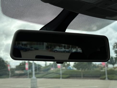 Used 2016 Volkswagen e-Golf SE w/ DC Fast Charging Package image 24