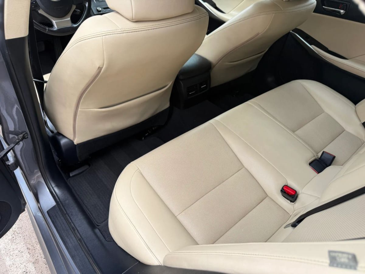 Used 2016 Lexus IS 200t RWD image 39