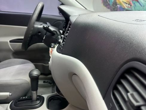 Used 2007 Hyundai Accent GLS image 25