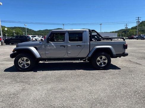 Used 2020 Jeep Gladiator Overland AWD/4WD image 2