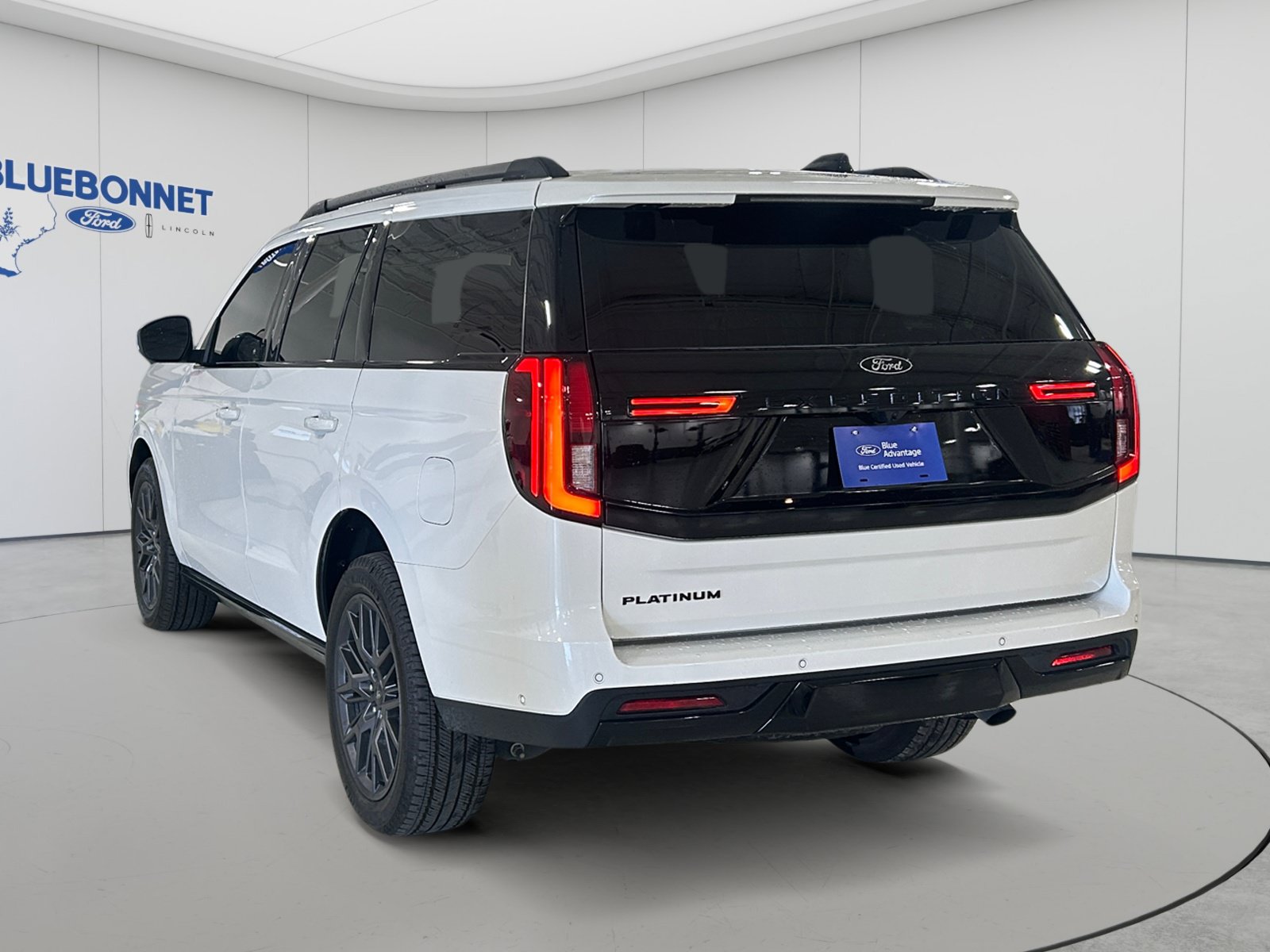 Used 2025 Ford Expedition Platinum w/ Stealth Performance Package AWD/4WD image 7