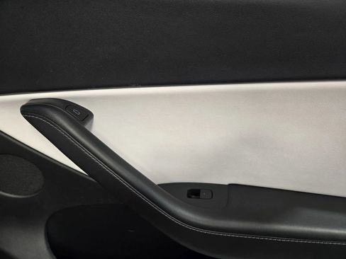 Used 2021 Tesla Model Y Long Range image 7