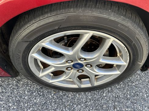 Used 2015 Ford Focus SE w/ Equipment Group 201A FWD image 39