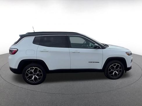 Used 2025 Jeep Compass Limited image 16