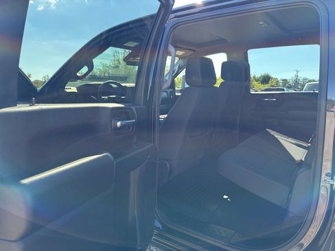 Used 2024 Chevrolet Silverado 2500 Custom w/ Custom Value Package image 18