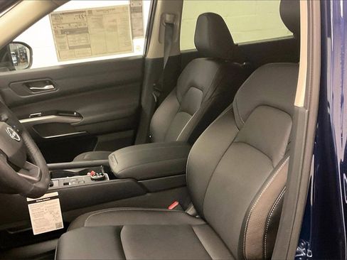 New 2026 Nissan Pathfinder SL image 9