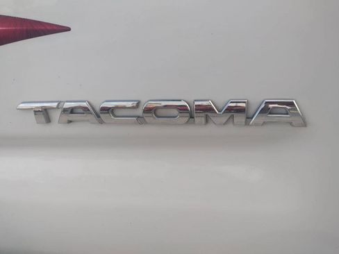 Used 2014 Toyota Tacoma PreRunner image 10