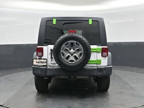 Used 2017 Jeep Wrangler Unlimited Rubicon image 5
