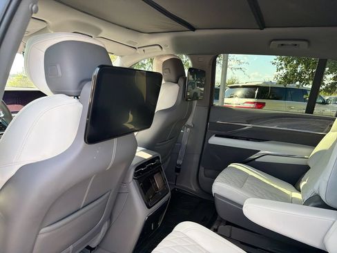 Used 2026 Cadillac Escalade IQ Sport 1 w/ LPO, ONYX Package AWD/4WD image 38
