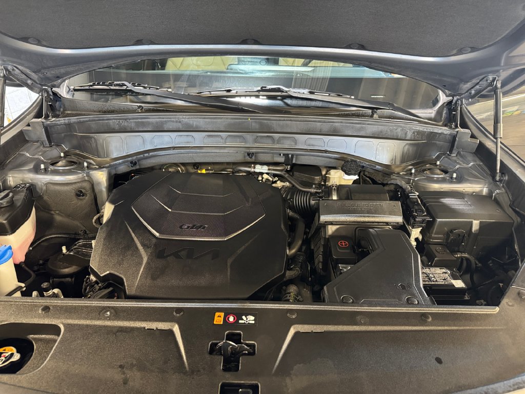 Certified 2024 Kia Telluride EX w/ EX Captain's Chair Package FWD image 27
