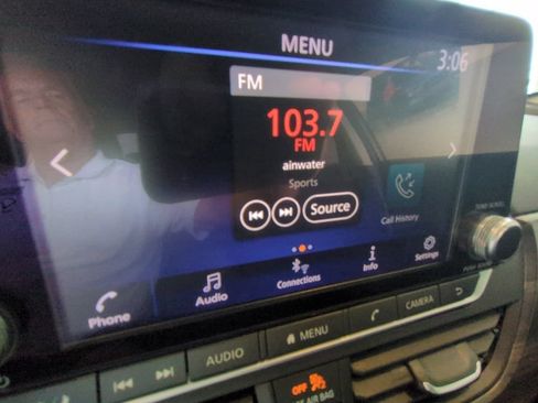 Used 2024 Nissan Altima 2.5 SV FWD image 9