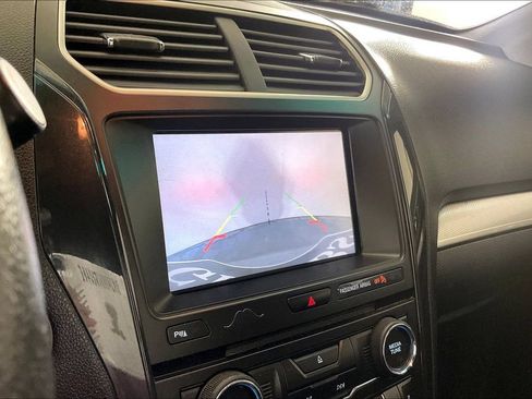 Used 2016 Ford Explorer XLT w/ Equipment Group 202A FWD image 24