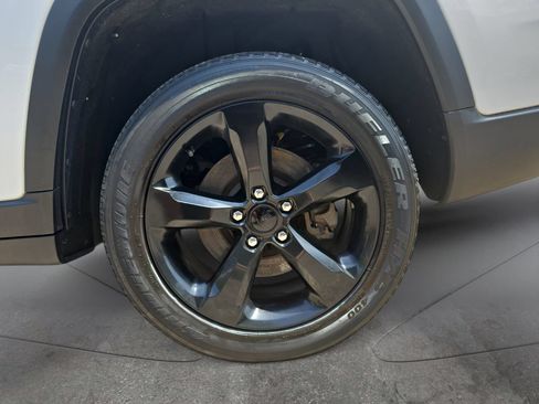 Certified 2023 Jeep Grand Cherokee Altitude AWD/4WD image 36