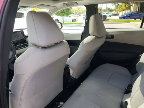 Used 2022 Toyota Corolla Cross LE w/ Moonroof Package image 12