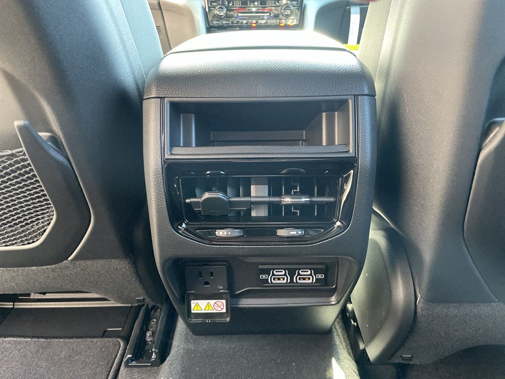 Certified 2025 Jeep Grand Cherokee Altitude AWD/4WD image 19