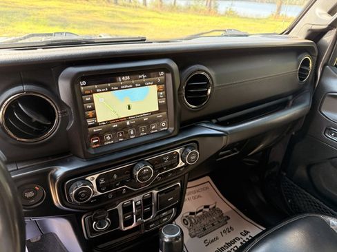 Used 2021 Jeep Wrangler Unlimited Sahara image 20