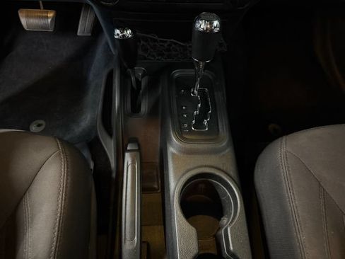 Used 2017 Jeep Wrangler Unlimited Sport AWD/4WD image 16