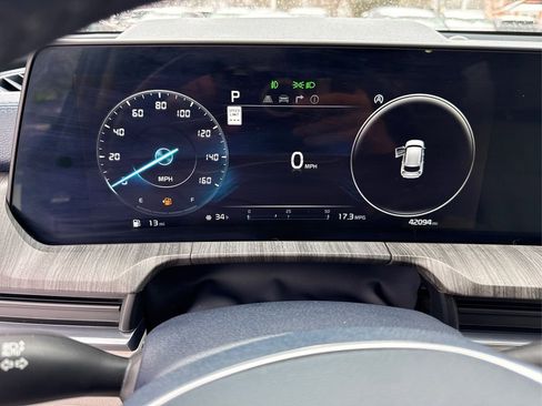 Used 2024 Kia Telluride SX Prestige w/ Towing Package image 25