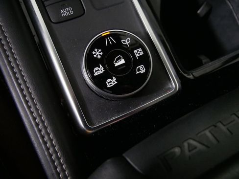 Used 2023 Nissan Pathfinder Platinum image 24