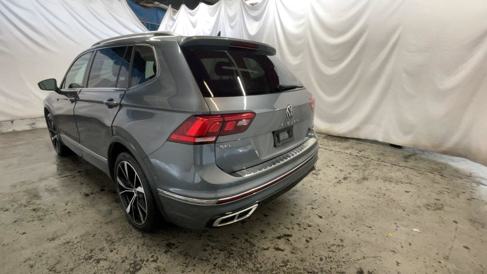 Used 2022 Volkswagen Tiguan SEL R-Line AWD/4WD image 9