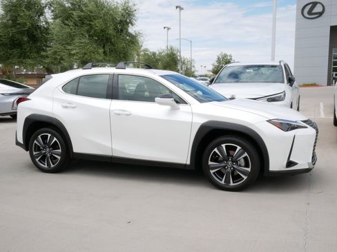 Certified 2025 Lexus UX 300h FWD w/ Accessory Package (Z2) image 15