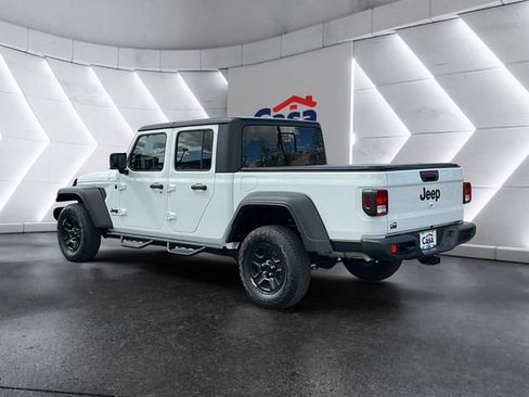 Used 2024 Jeep Gladiator Sport AWD/4WD image 3