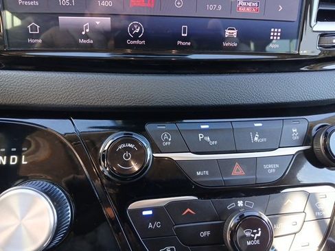 Used 2023 Chrysler Pacifica Touring-L image 35