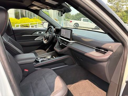 Used 2025 Ford Explorer ST w/ Sun And Sound Package AWD/4WD image 9