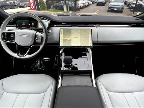Used 2025 Land Rover Range Rover Sport Dynamic SE image 5