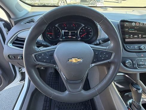 Used 2018 Chevrolet Malibu LT FWD image 18