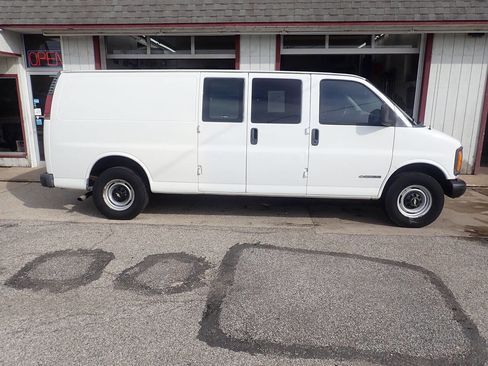 Used 2000 Chevrolet Express 3500 Extended image 19