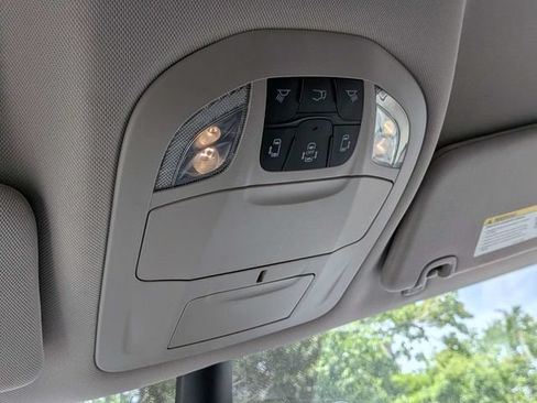 Used 2024 Chrysler Pacifica Touring-L FWD image 23