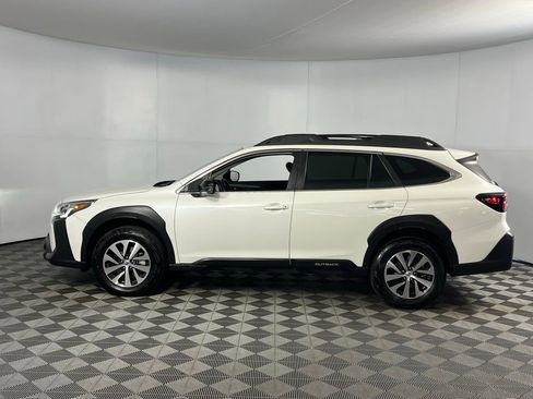 Used 2025 Subaru Outback Premium image 8