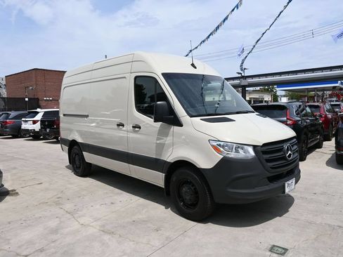 Used 2024 Mercedes-Benz Sprinter 2500 image 9