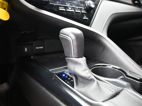 Certified 2020 Toyota Camry SE image 14