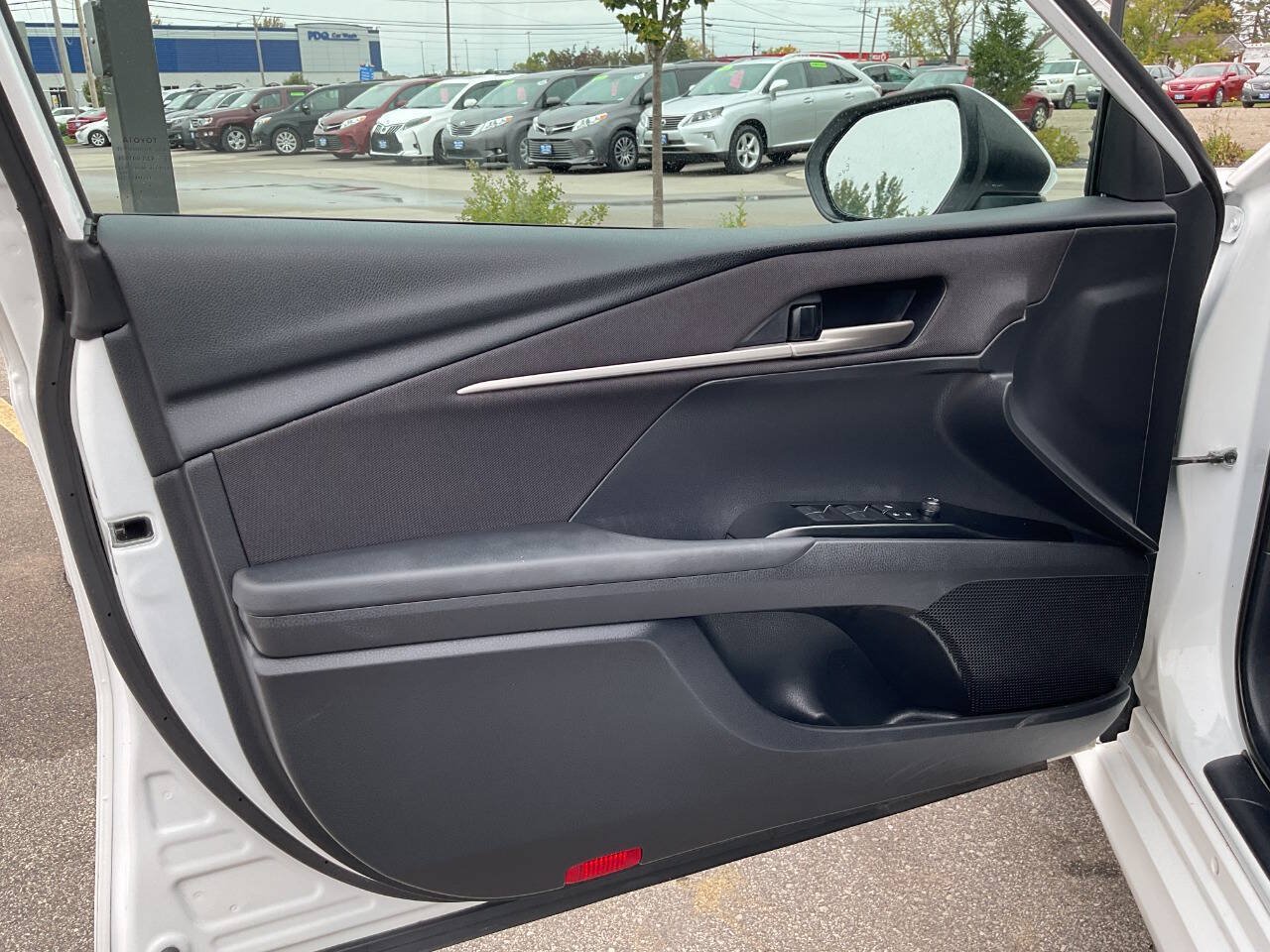 Used 2025 Toyota Camry LE FWD image 31