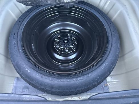 Used 2013 Toyota Camry XLE image 24