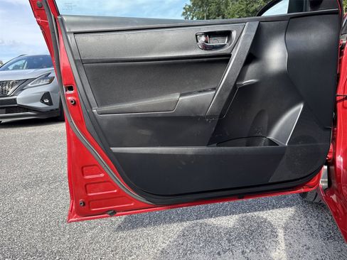 Used 2019 Toyota Corolla LE image 12