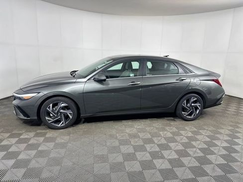 Certified 2025 Hyundai Elantra Limited image 23